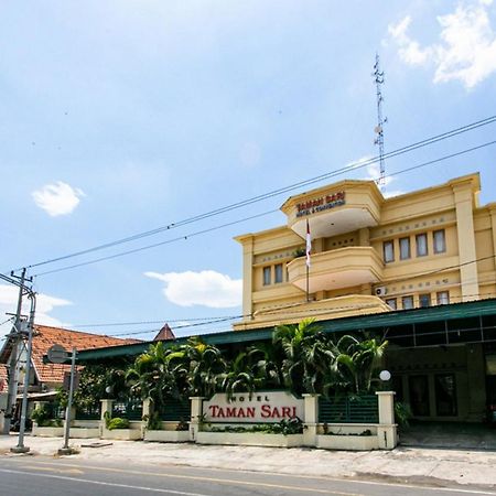 RedDoorz Plus near Alun Alun Karanganyar Surakarta  Luaran gambar