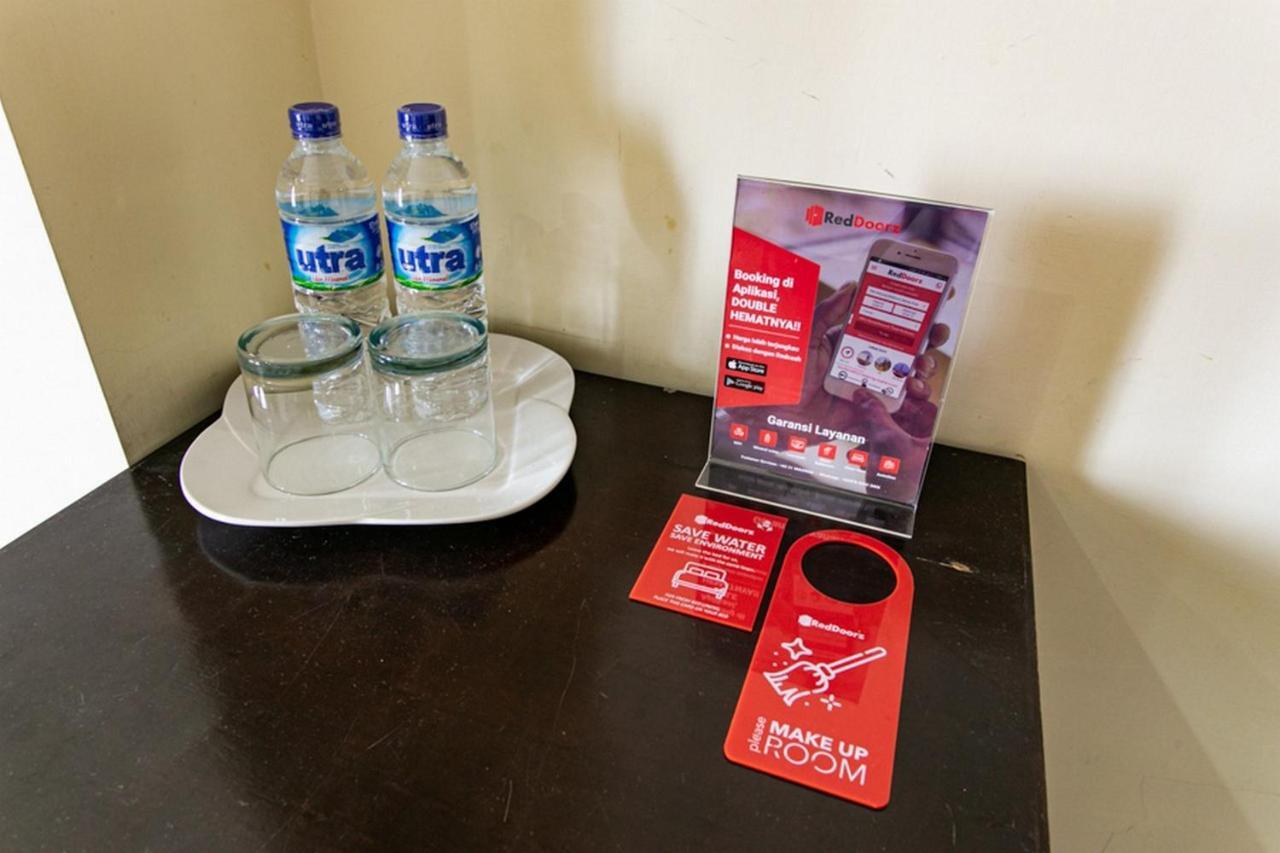 RedDoorz Plus near Alun Alun Karanganyar Surakarta  Luaran gambar