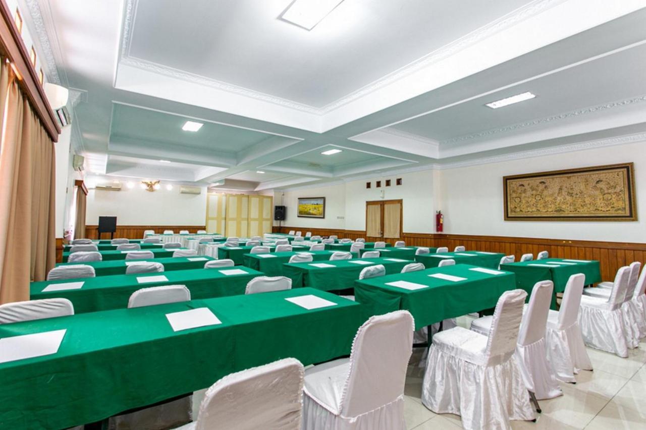 RedDoorz Plus near Alun Alun Karanganyar Surakarta  Luaran gambar