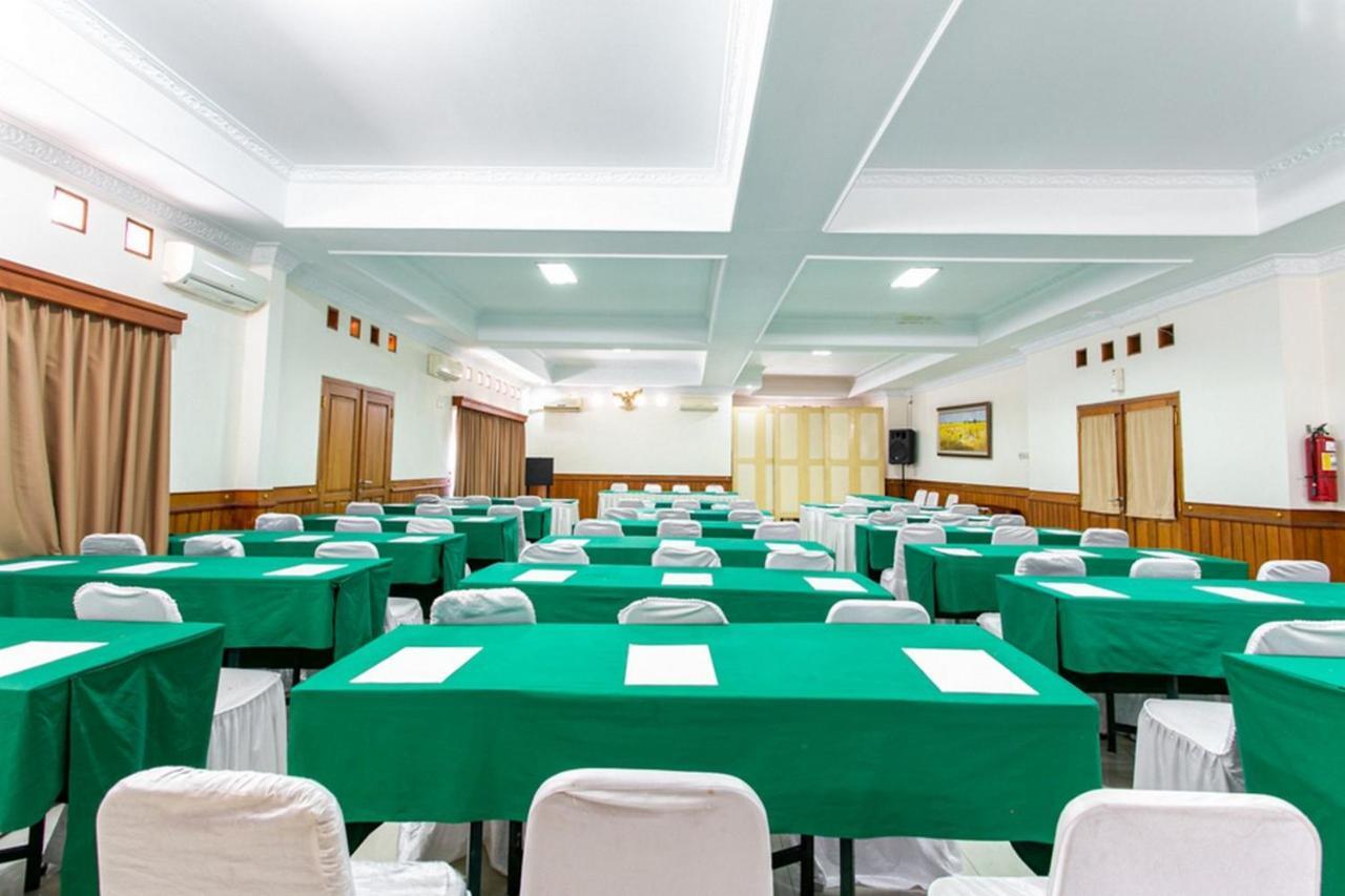 RedDoorz Plus near Alun Alun Karanganyar Surakarta  Luaran gambar